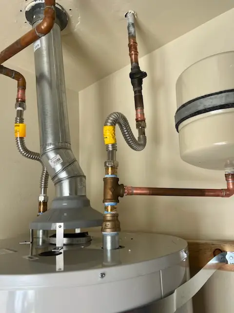 Water heater installation and plumbing repair in East Boxwood Estates